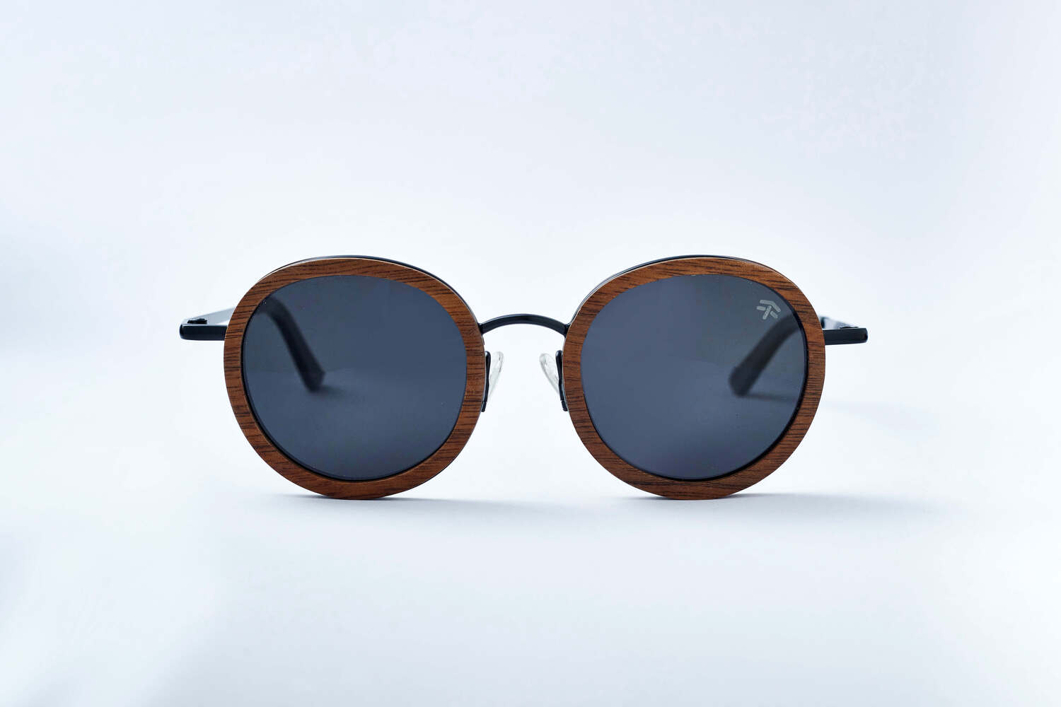 BALI in walnut wood and metal