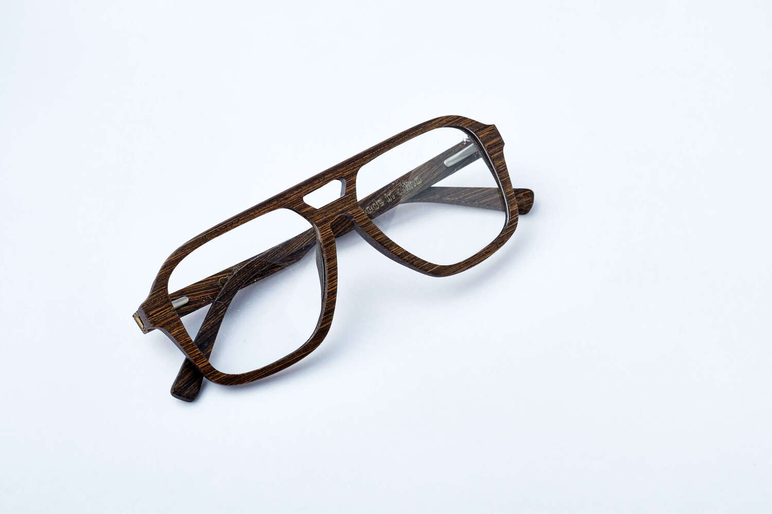 CLIFF prescription in layered walnut wood